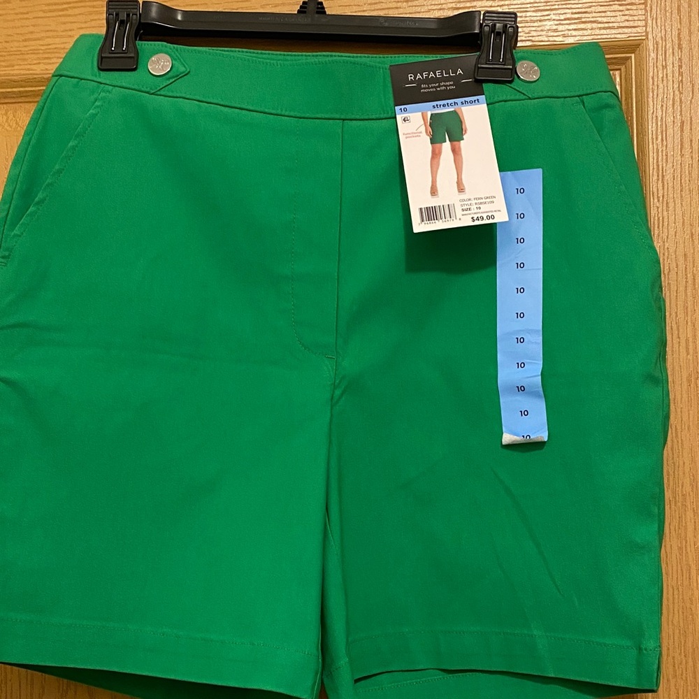 Rafaella Women's Vibrant Green Bermudas Stretch Short Fern Green 2frontpockets